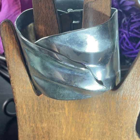 SILVER PLATED HINGE CUFF VINTAGE SILVER BRACELET - Picture 1 of 3